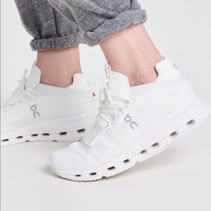 On cloudnova sneakers NWT